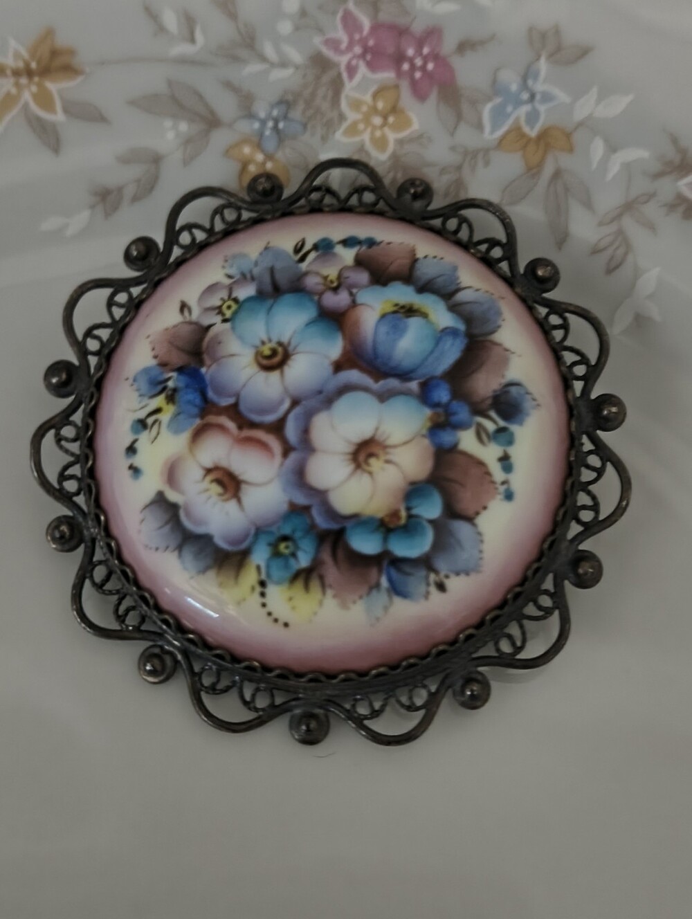 Vtg Antique Russian Silver Filigree Scalloped Hand Painted Handcrafted Brooch